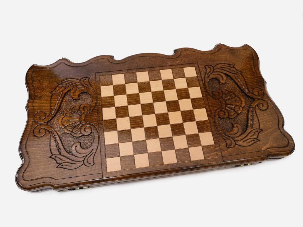 Wolves backgammon set folded, carved pack in formation