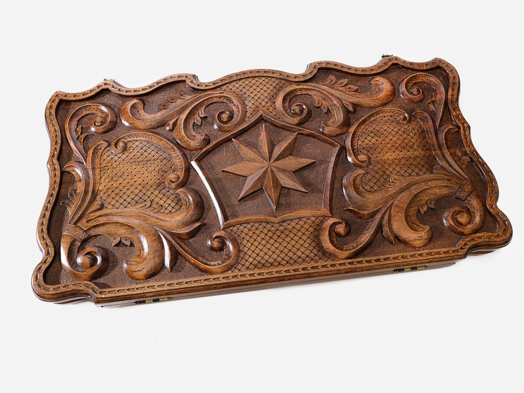 Crown and octagon backgammon set folded, deep carving showing