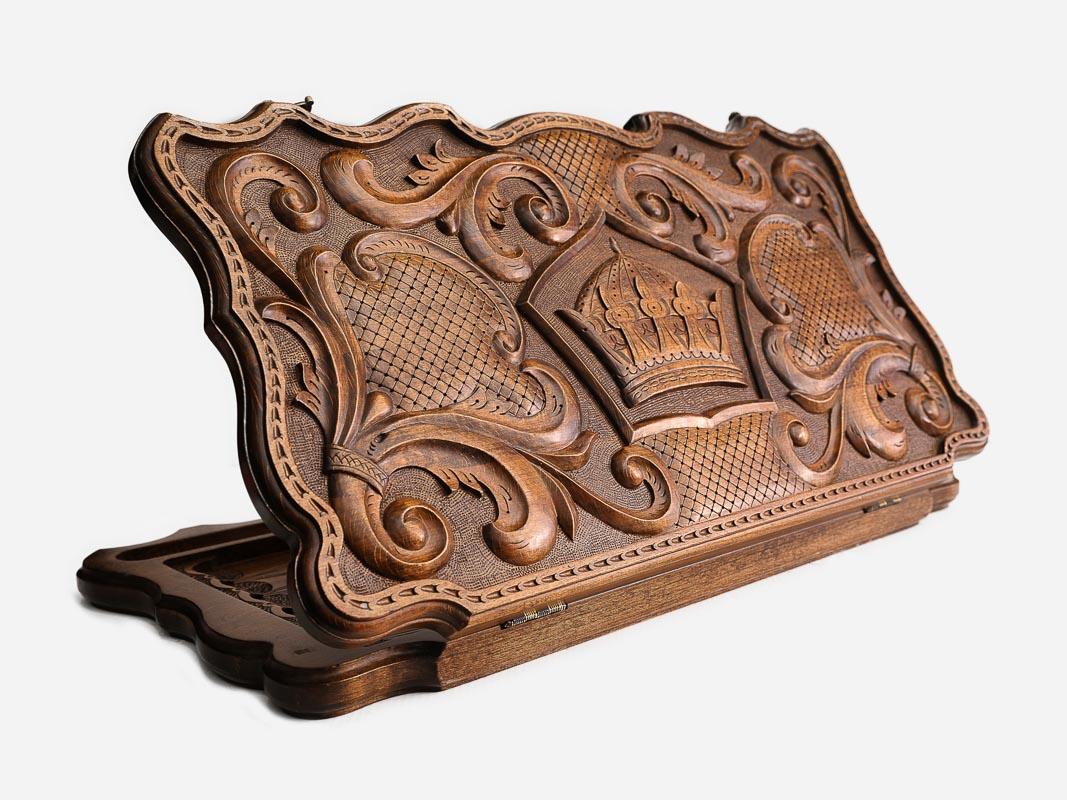 Luxury backgammon set hand carved with crown and octagon