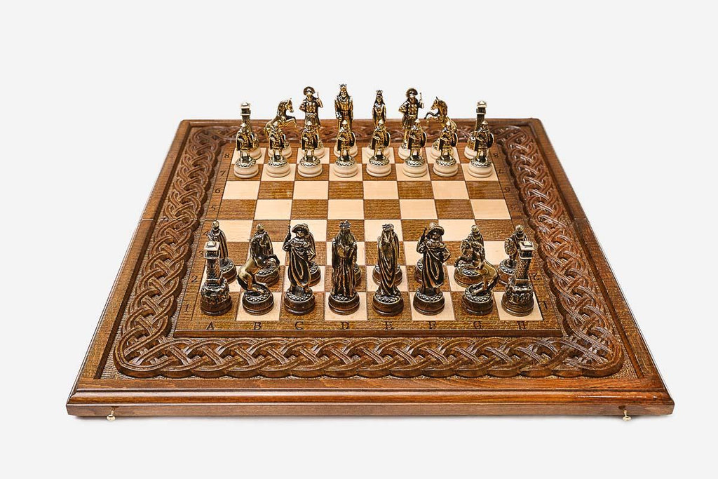 Luxury chess set with carved rope border and bronze pieces