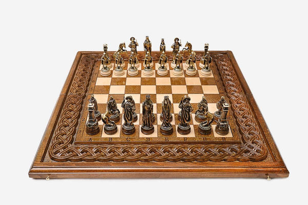 Luxury chess set with carved rope border and bronze pieces