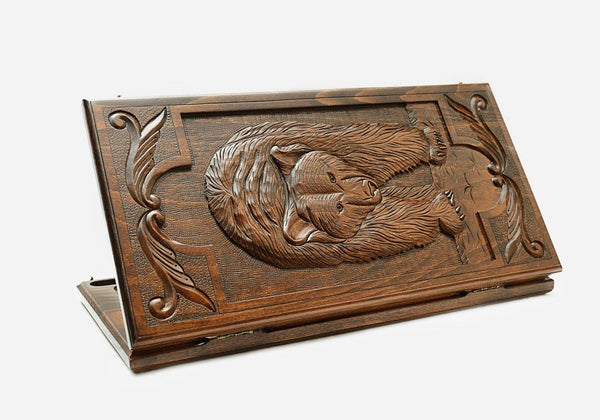 Wooden backgammon set hand carved with a standing bear