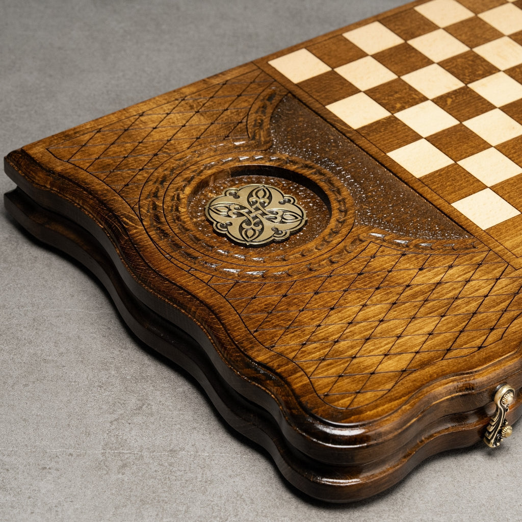 Luxury Backgammon Set – Ornate Design with Bronze Details