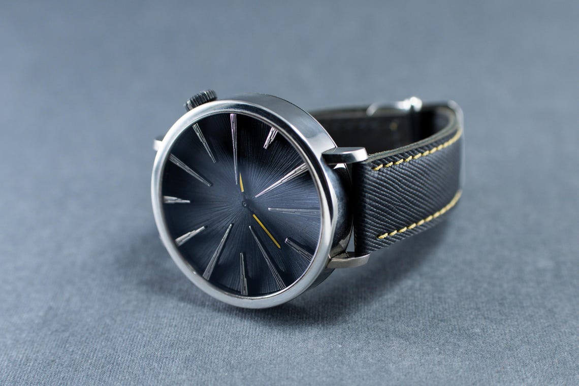 Minimalist Black Dial Men’s Wristwatch
