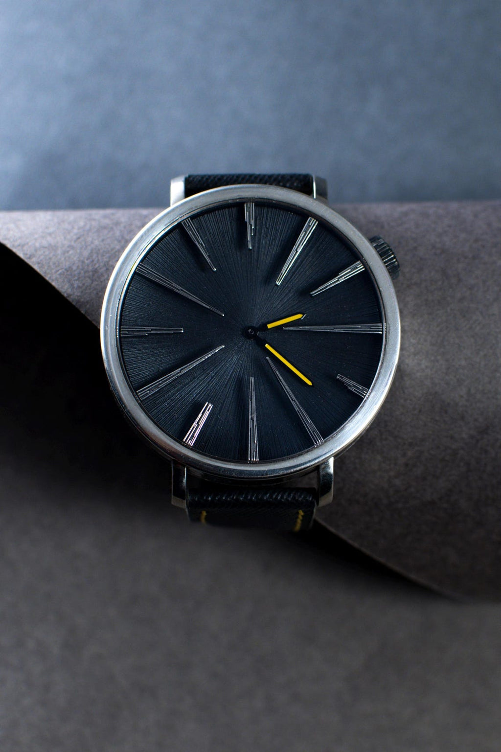 Minimalist Black Dial Men’s Watch with Leather Strap – Silver or Titanium Case