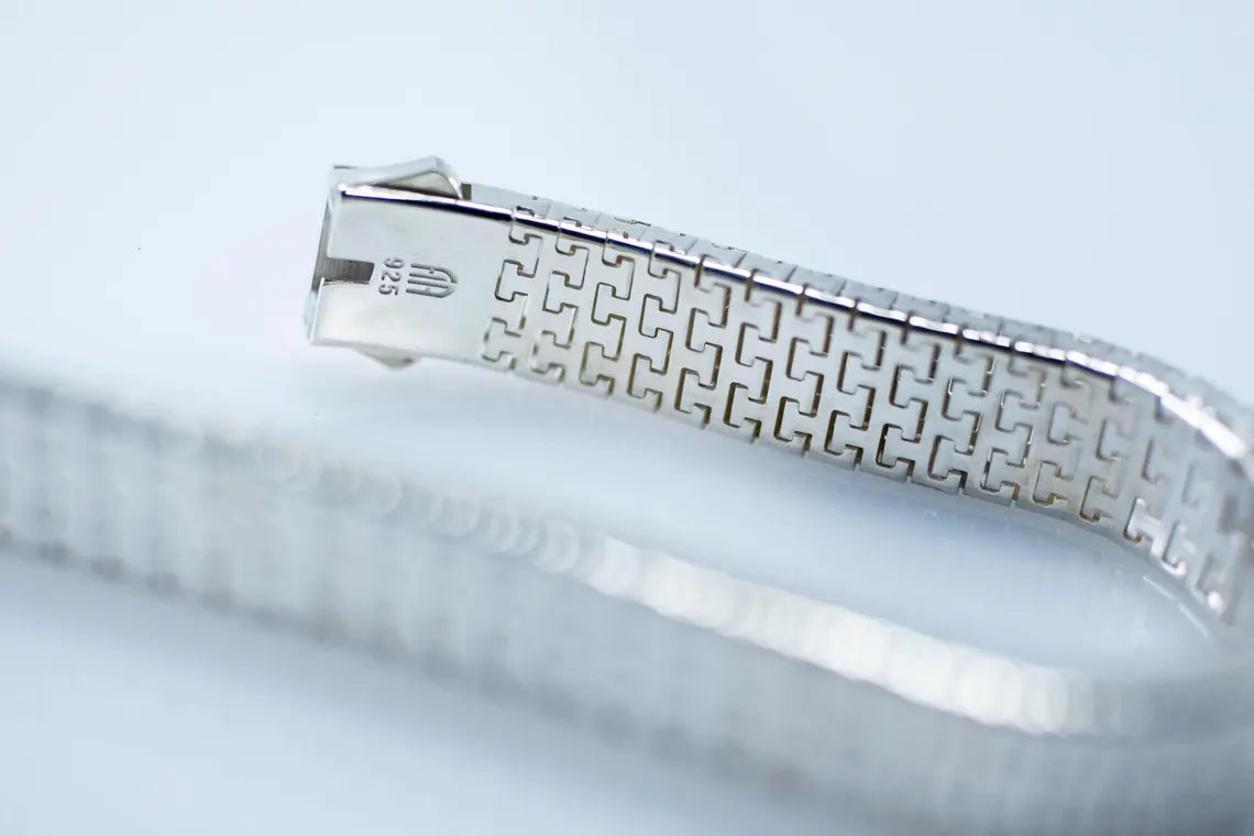 Modern chain bracelet