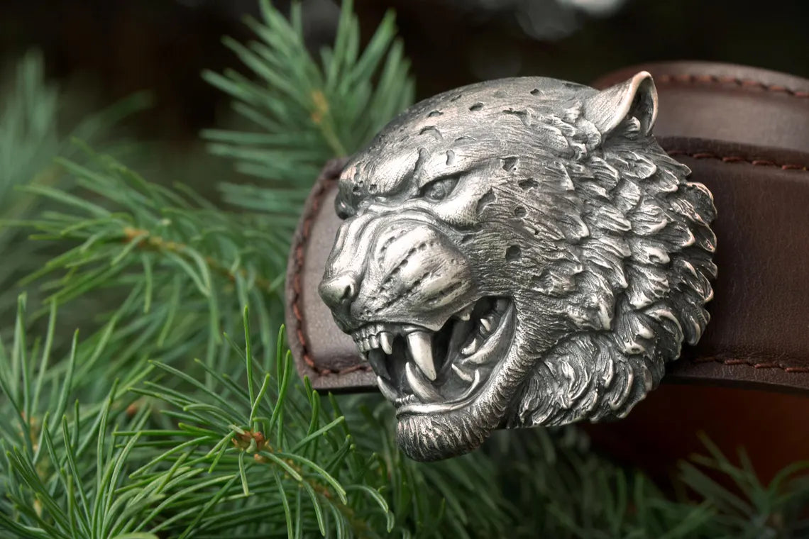 Wildlife-inspired leopard belt buckle in oxidized silver