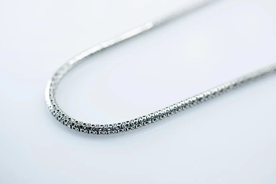 Unisex polished 925 sterling silver chain with modern design
