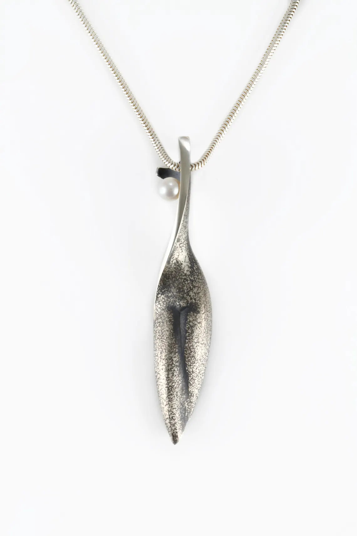 Modern sculptural silver necklace with pearl