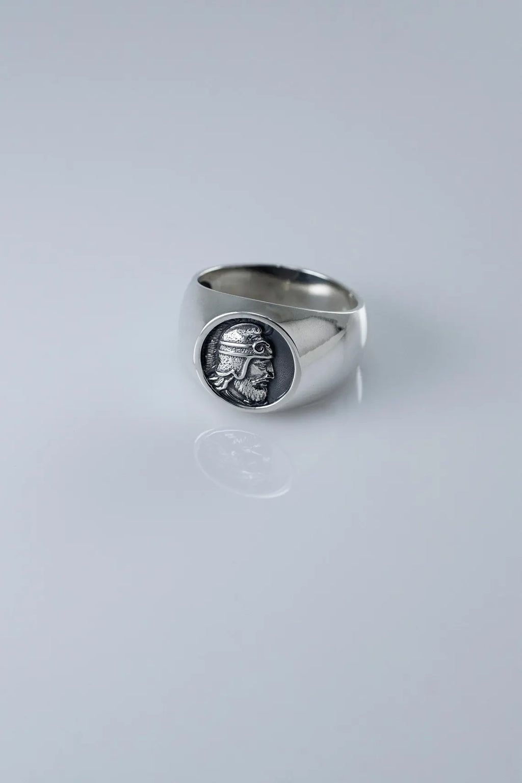 Cultural heritage silver ring with warrior engraving design