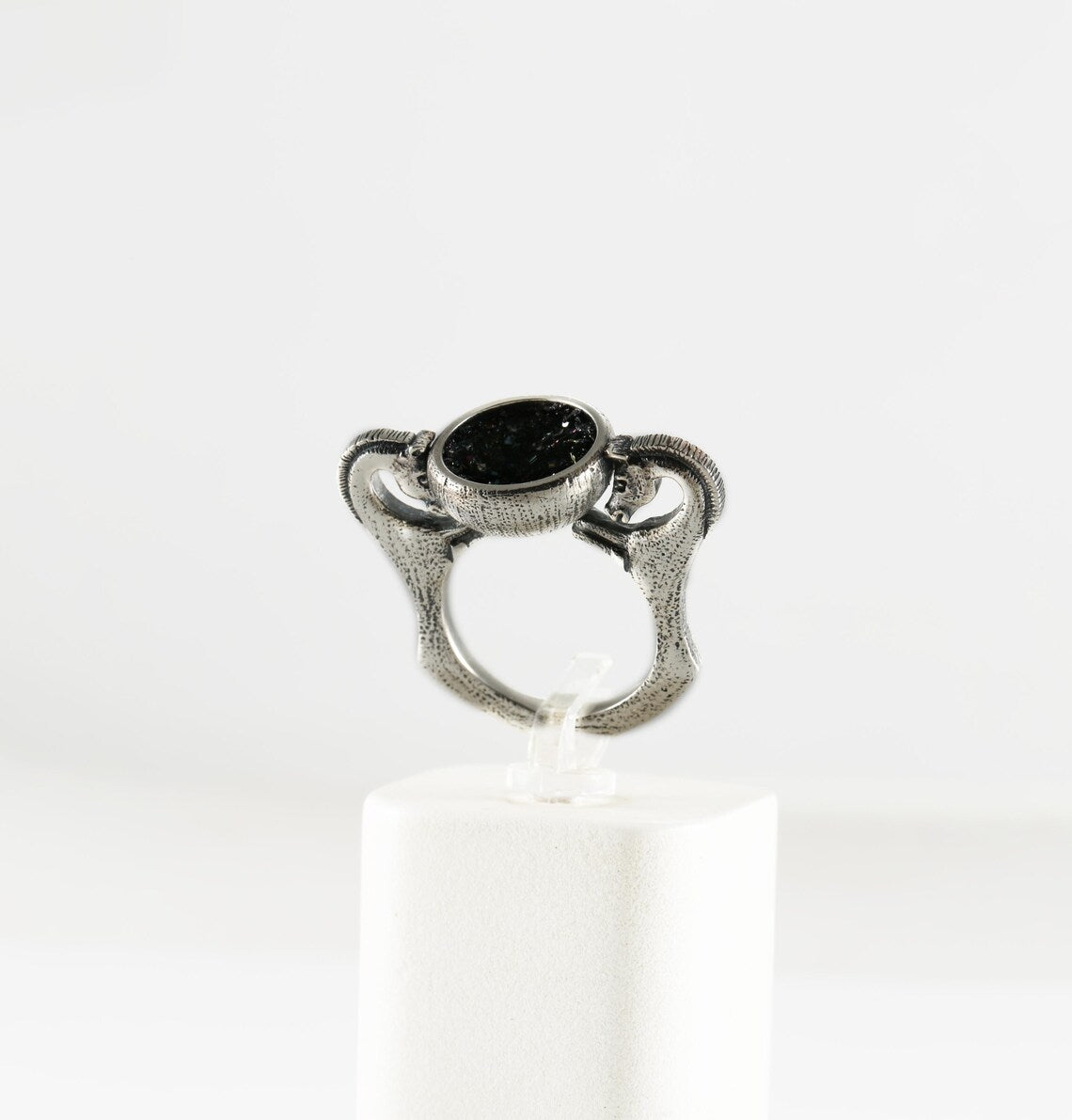 Double horse head ring with iridescent druzy accent
