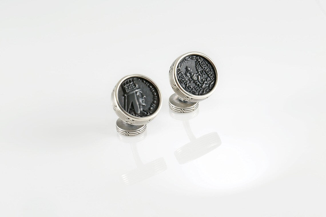 Leopard cufflinks with green enamel eyes