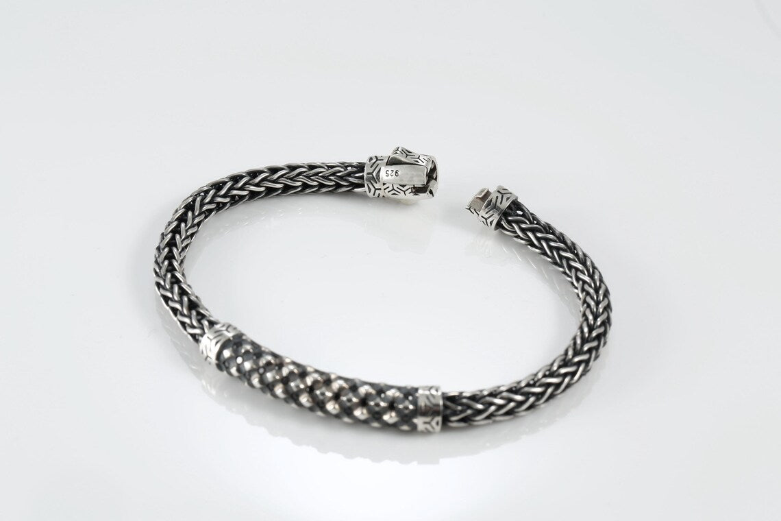 Black spinel Viking chain bracelet