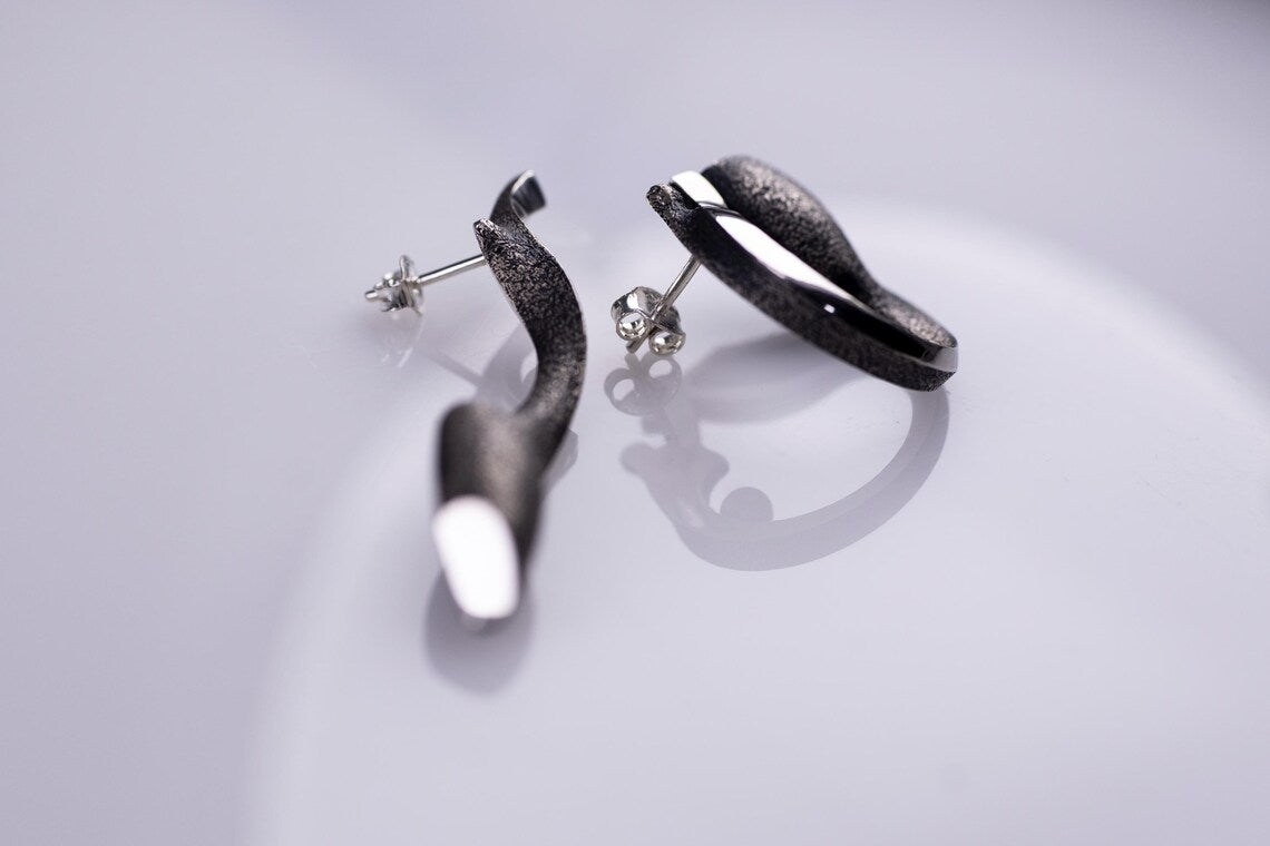 Sculptural Pearl Silver Earrings product image 10