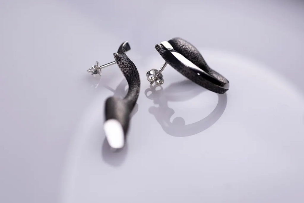 Artistic feminine silhouette pendant