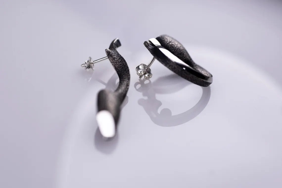 Artistic feminine silhouette pendant