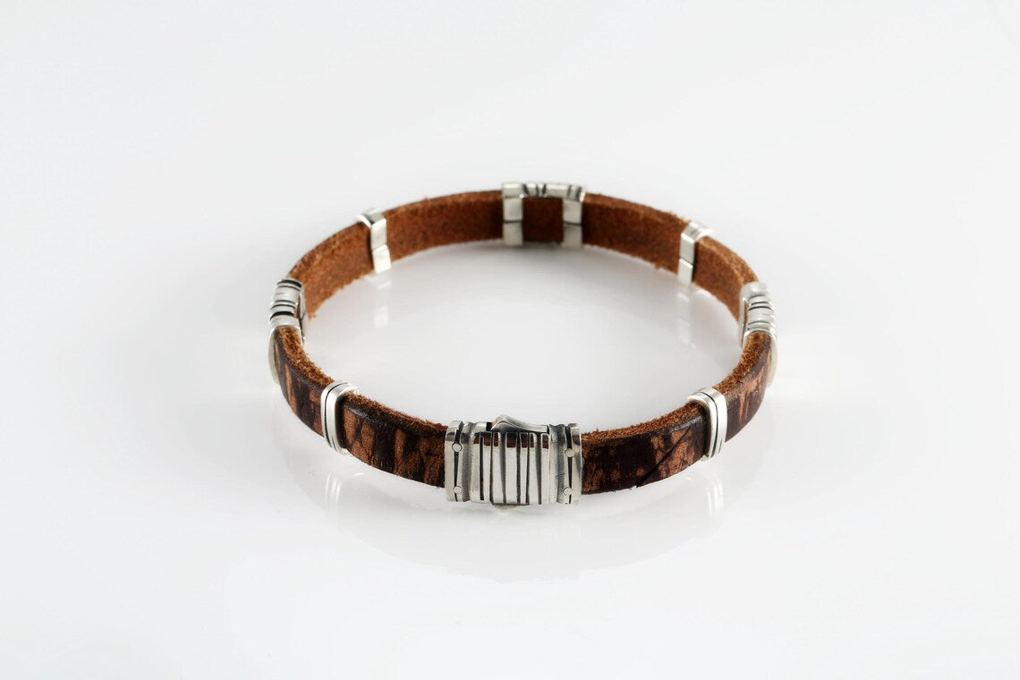 Unisex leather wristband